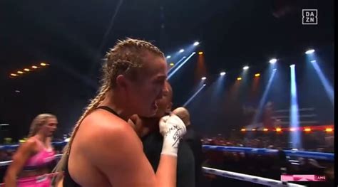 boxer that flashed crowd|VIDEO: Boxer Flashes Crowd After First Win